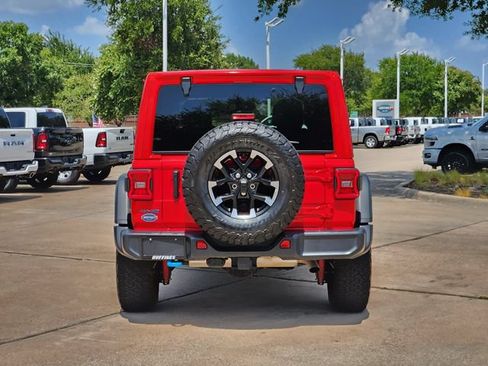 Used 2025 Jeep Wrangler Unlimited Rubicon 4xe w/ Convenience Group AWD/4WD image 6