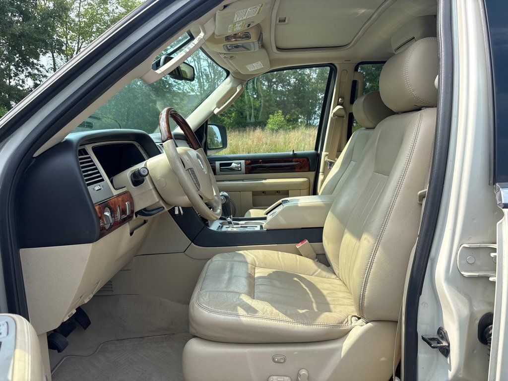 Used 2006 Lincoln Navigator 2WD image 12