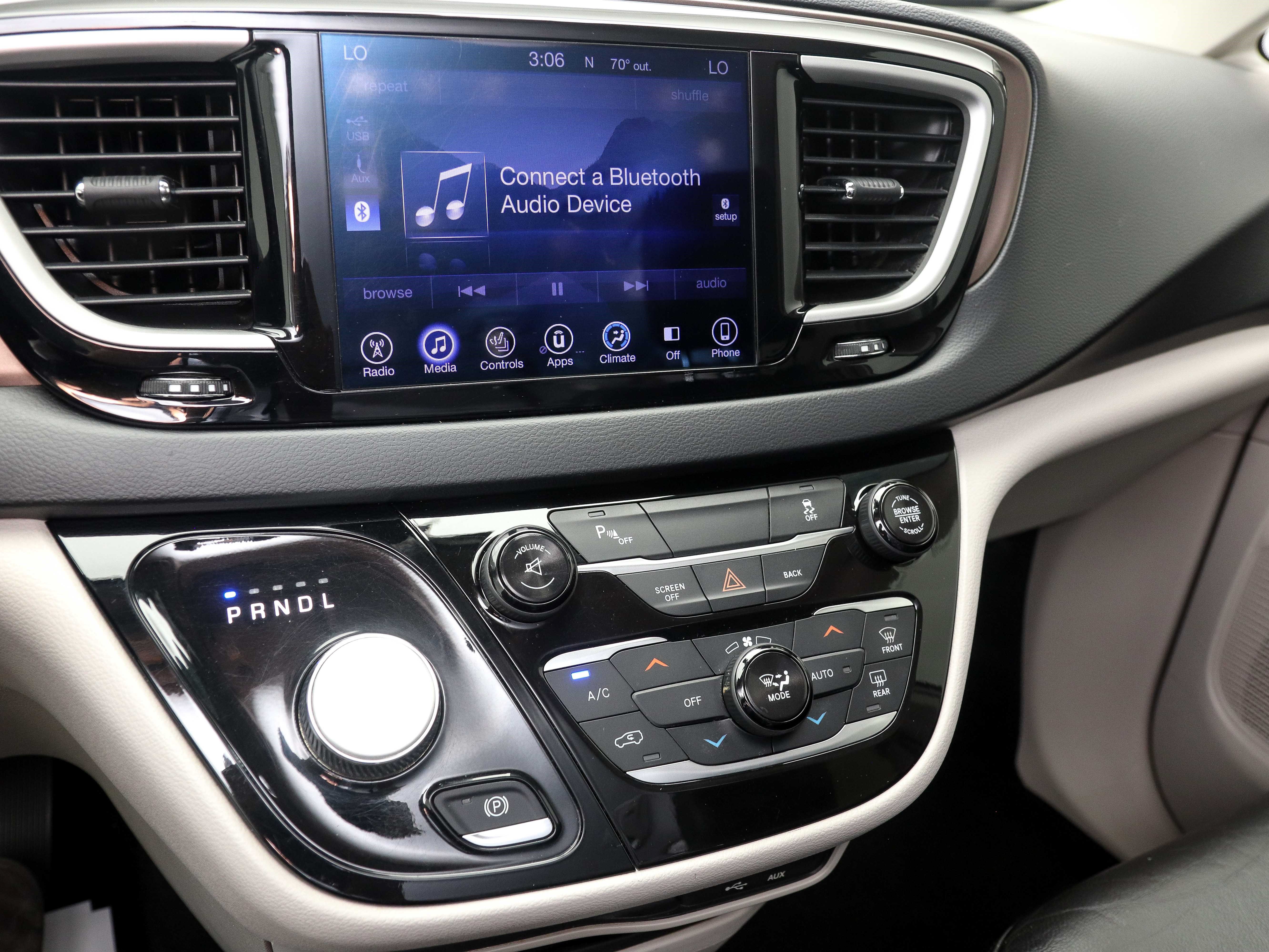 Used 2017 Chrysler Pacifica Touring-L FWD image 22