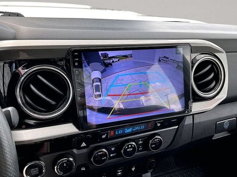 Certified 2017 Toyota Tacoma TRD Sport AWD/4WD image 16