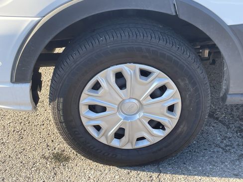 Used 2023 Ford Transit 350 XLT image 11