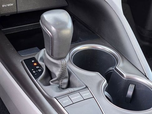 Used 2024 Toyota Camry SE image 35