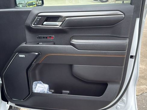 Used 2024 GMC Sierra 1500 AT4 w/ Technology Package AWD/4WD image 34