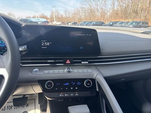 Used 2024 Hyundai Elantra SEL image 21