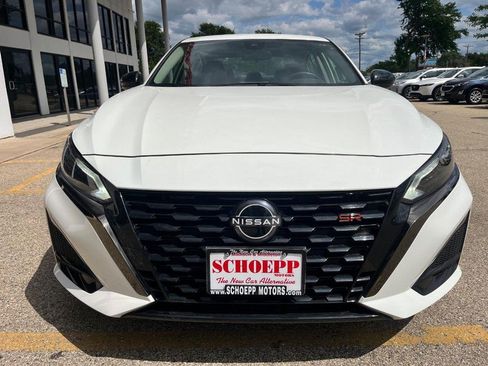 Used 2023 Nissan Altima 2.5 SR FWD image 2