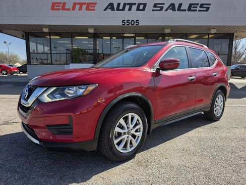 Used 2017 Nissan Rogue SV image 1