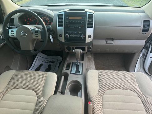 Used 2011 Nissan Frontier SV w/ SV Premium Utility Pkg image 17