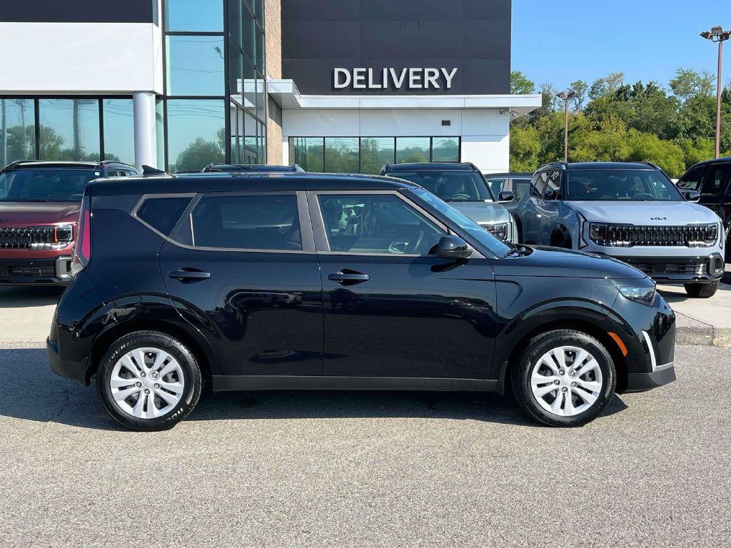 Used 2023 Kia Soul LX FWD image 25