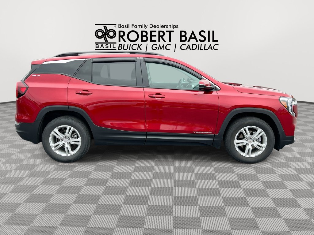 Used 2024 GMC Terrain SLE w/ Driver Convenience Package AWD/4WD image 9