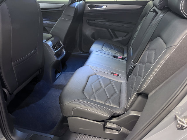 Certified 2026 Volkswagen Atlas Cross Sport SE w/ Panoramic Sunroof Package FWD image 17