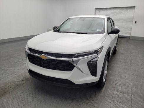 Used 2025 Chevrolet Trax LS FWD image 15