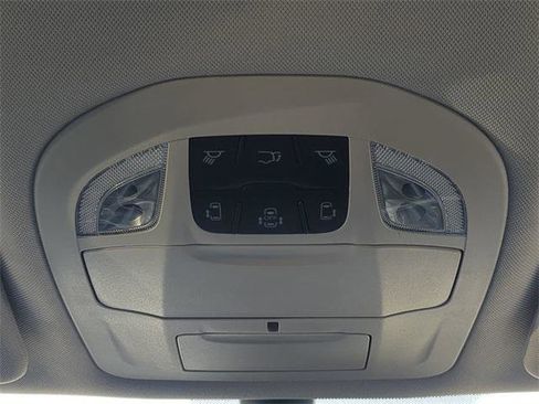 Certified 2024 Chrysler Pacifica Touring-L image 25