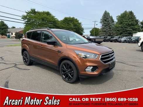 Used 2017 Ford Escape SE w/ SE Sport Appearance Package FWD image 7