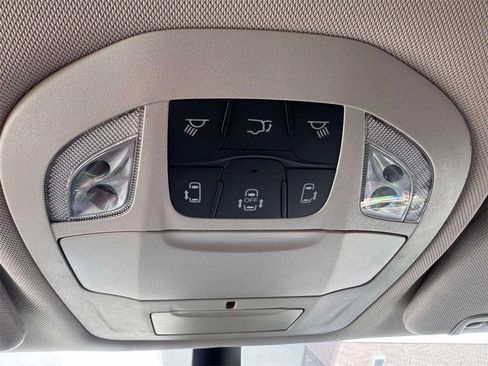 Used 2023 Chrysler Pacifica Touring-L image 26