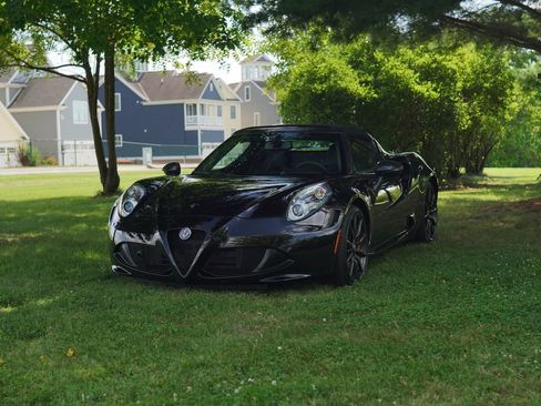 Used 2019 Alfa Romeo 4C Spider RWD image 3
