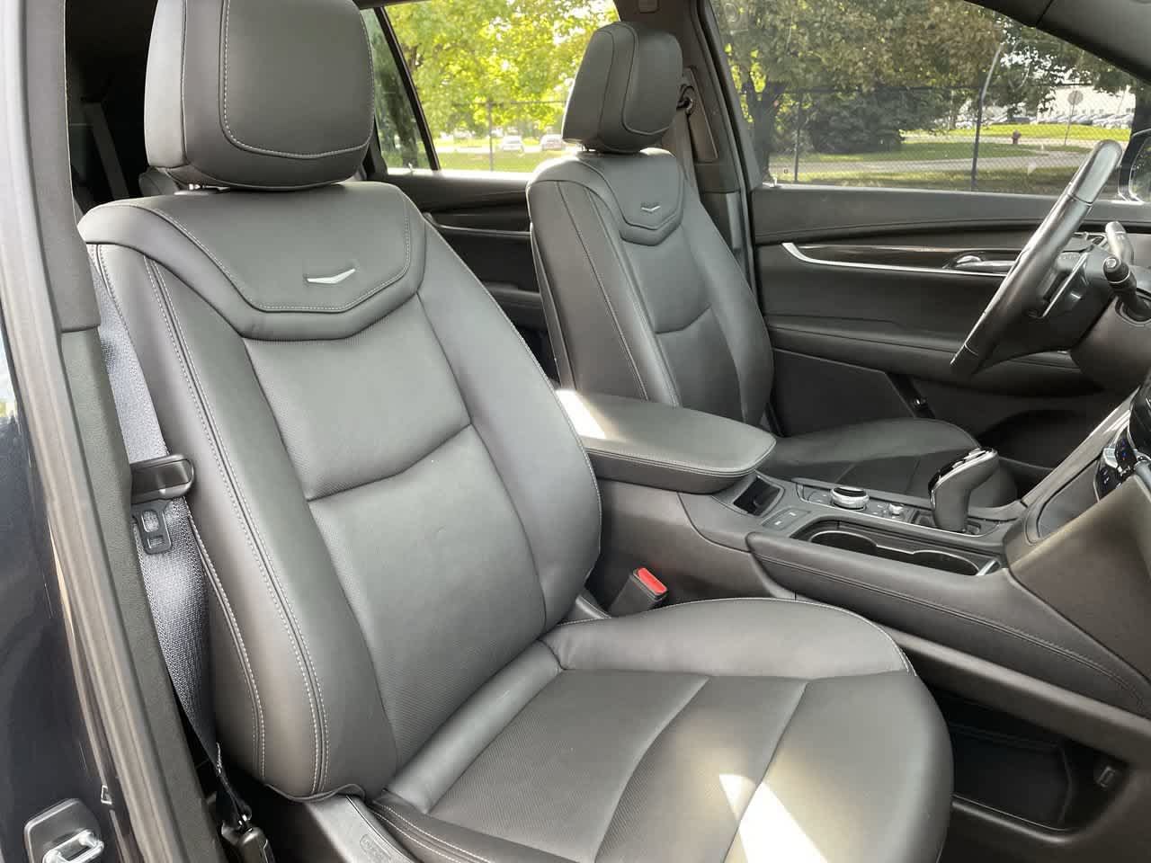 Used 2023 Cadillac XT6 Sport w/ Technology Package AWD/4WD image 14