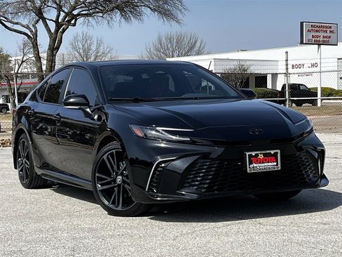 Used 2025 Toyota Camry XSE image 2