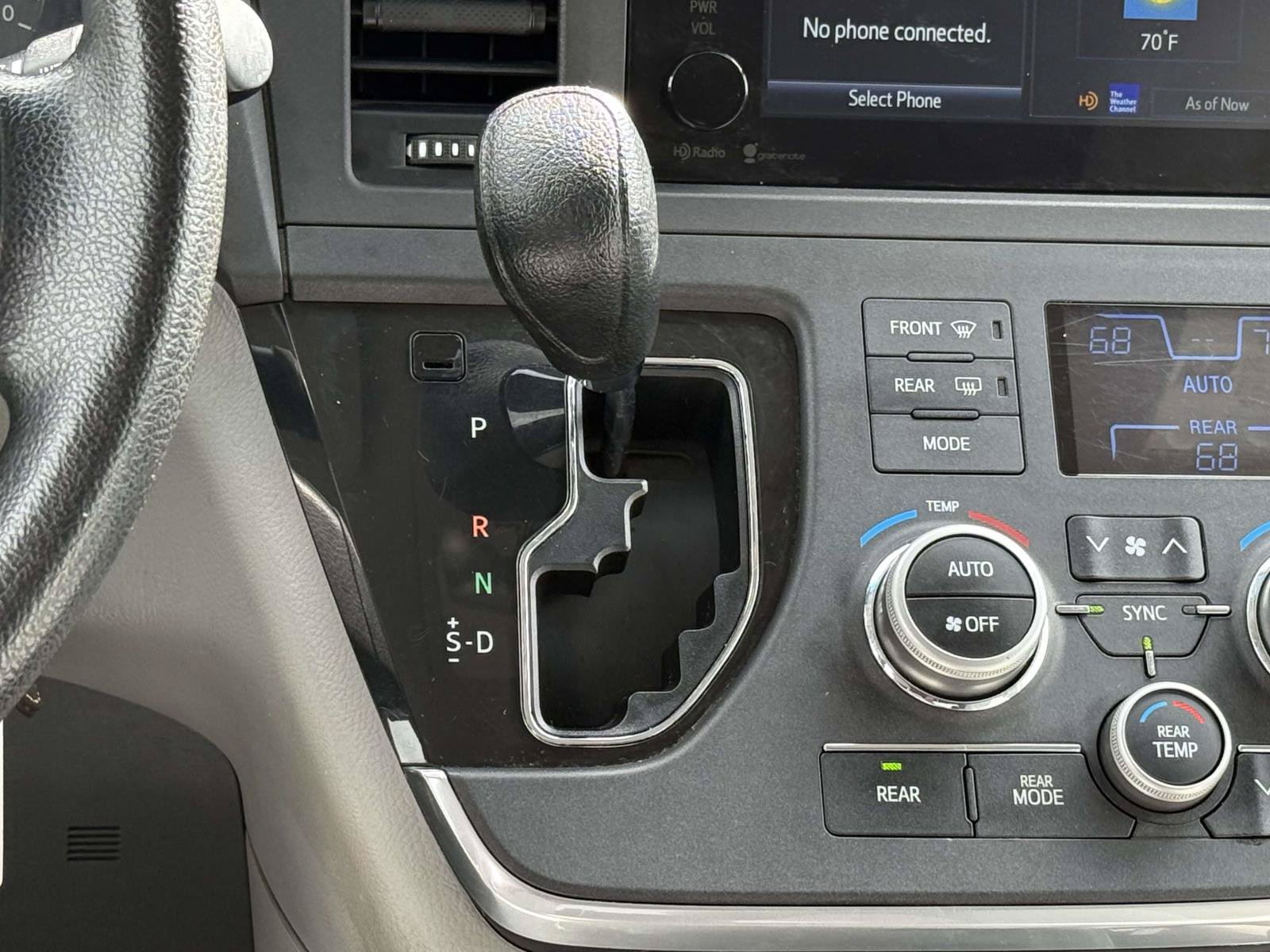 Used 2015 Toyota Sienna LE FWD image 23