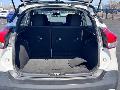 Used 2018 Nissan Kicks SR image 24
