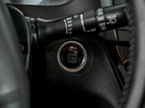 Used 2016 Toyota Sienna SE w/ SE Preferred Package FWD image 26