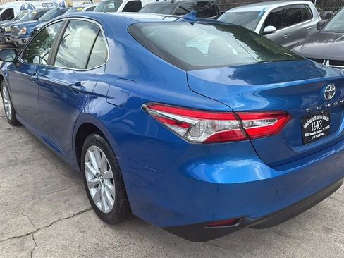 Used 2019 Toyota Camry LE image 5