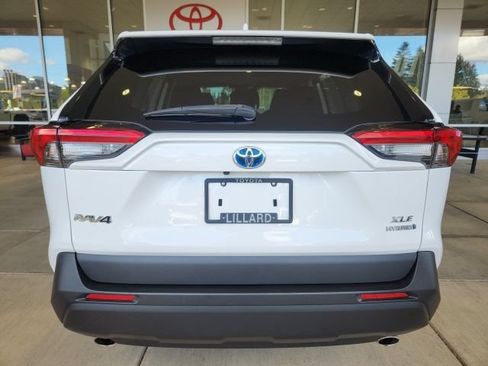 Certified 2022 Toyota RAV4 XLE w/ Convenience Package AWD/4WD image 10