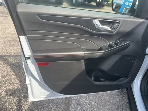 Certified 2025 Ford Escape ST-Line Select AWD/4WD image 11