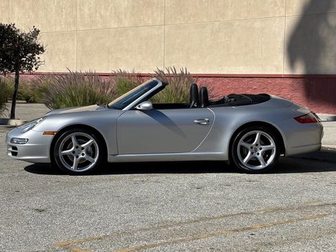 Used 2007 Porsche 911 Carrera 2dr Convertible image 4