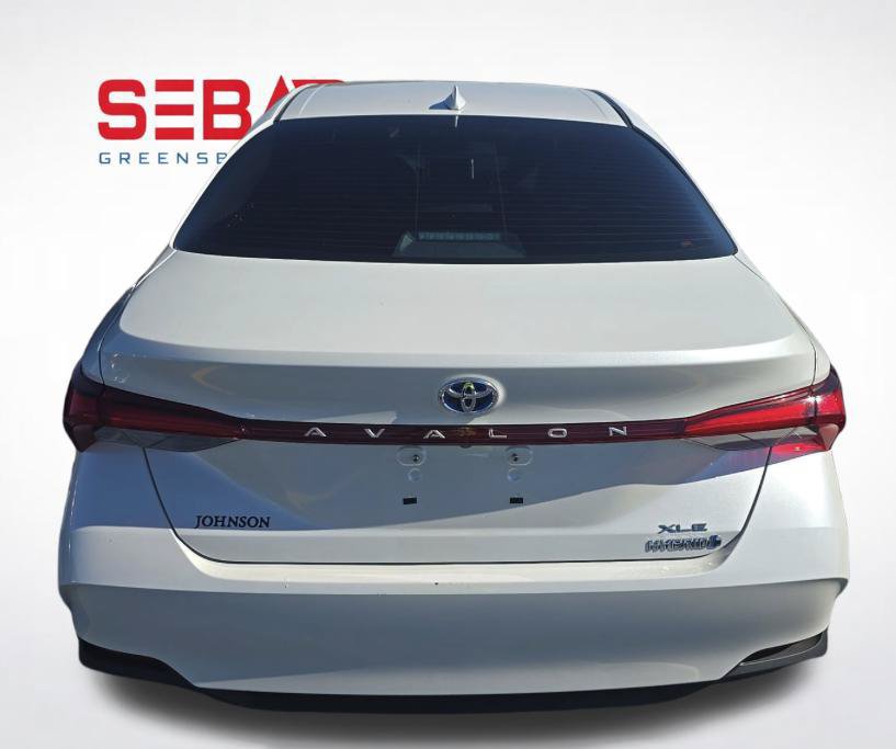 Used 2021 Toyota Avalon XLE w/ Moonroof Package FWD image 3