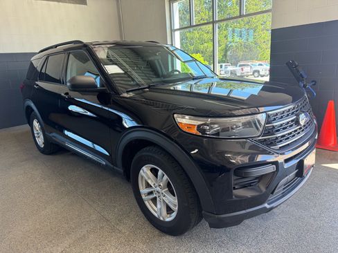 Used 2020 Ford Explorer XLT w/ Comfort Package AWD/4WD image 3