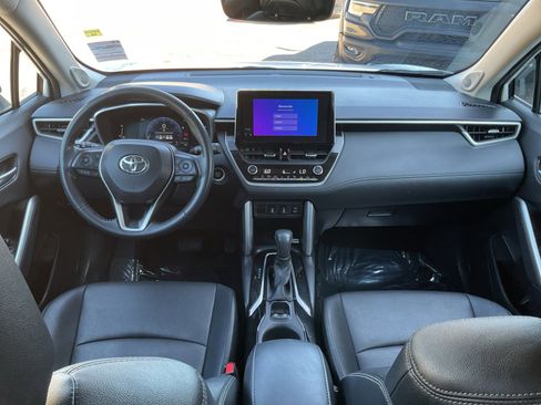 Used 2023 Toyota Corolla Cross XLE w/ Convenience Package image 12