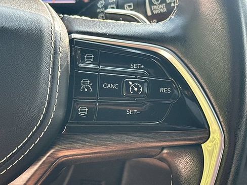 Used 2022 Jeep Grand Cherokee L Overland w/ Luxury Tech Group IV AWD/4WD image 32