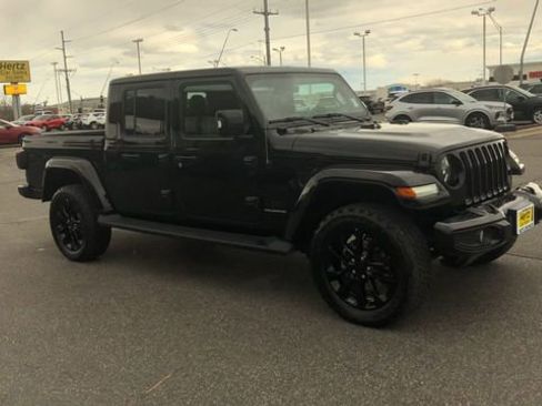 Used 2023 Jeep Gladiator Overland image 2