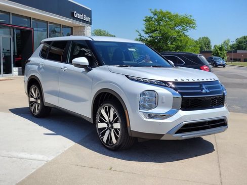 New 2026 Mitsubishi Outlander SE AWD/4WD image 13