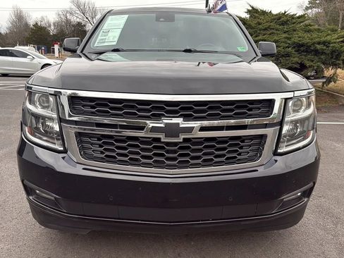 Used 2017 Chevrolet Suburban LT image 12