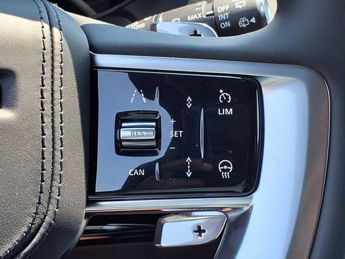 New 2025 Land Rover Range Rover SE image 15