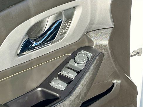 Used 2018 Chevrolet Traverse LT image 17