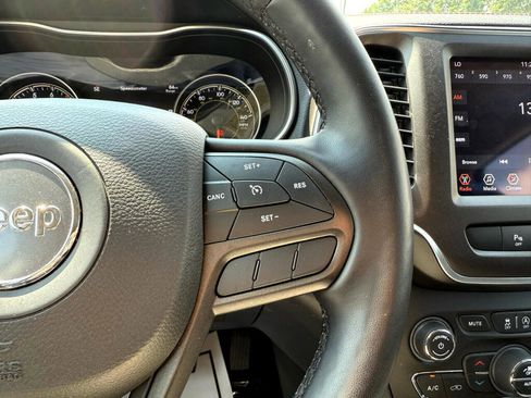 Used 2021 Jeep Cherokee Trailhawk image 19