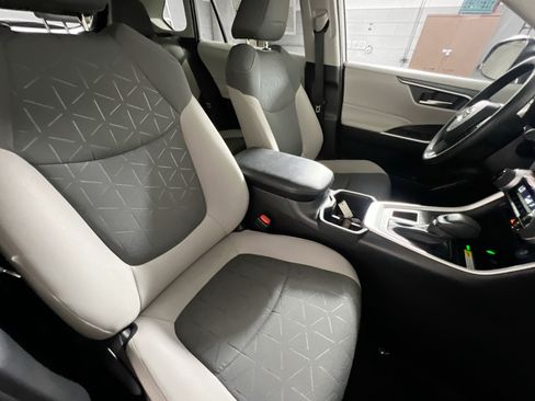 Used 2025 Toyota RAV4 XLE w/ Convenience Package FWD image 31