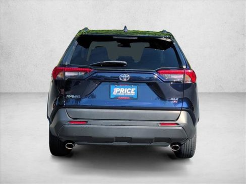 Used 2022 Toyota RAV4 XLE AWD/4WD image 6