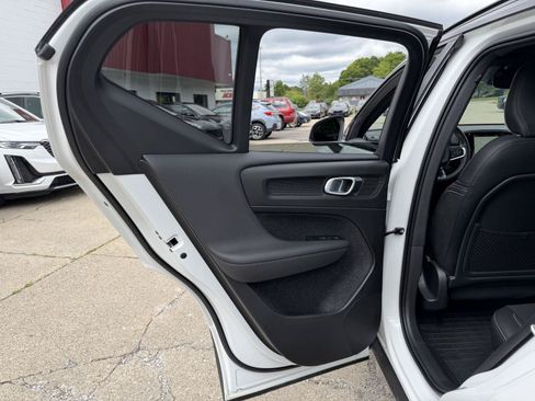 Used 2021 Volvo XC40 P8 Recharge w/ Advanced Package AWD/4WD image 21