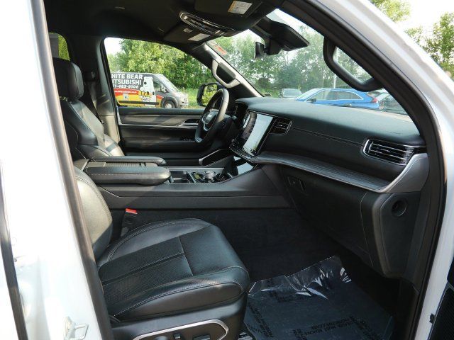 Used 2024 Jeep Wagoneer Series II w/ Flexible Seating Group AWD/4WD image 8