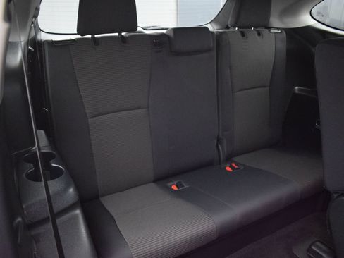 Used 2023 Toyota Highlander L FWD image 12