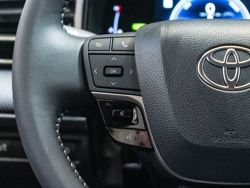 Certified 2026 Toyota Camry Hybrid FWD image 18