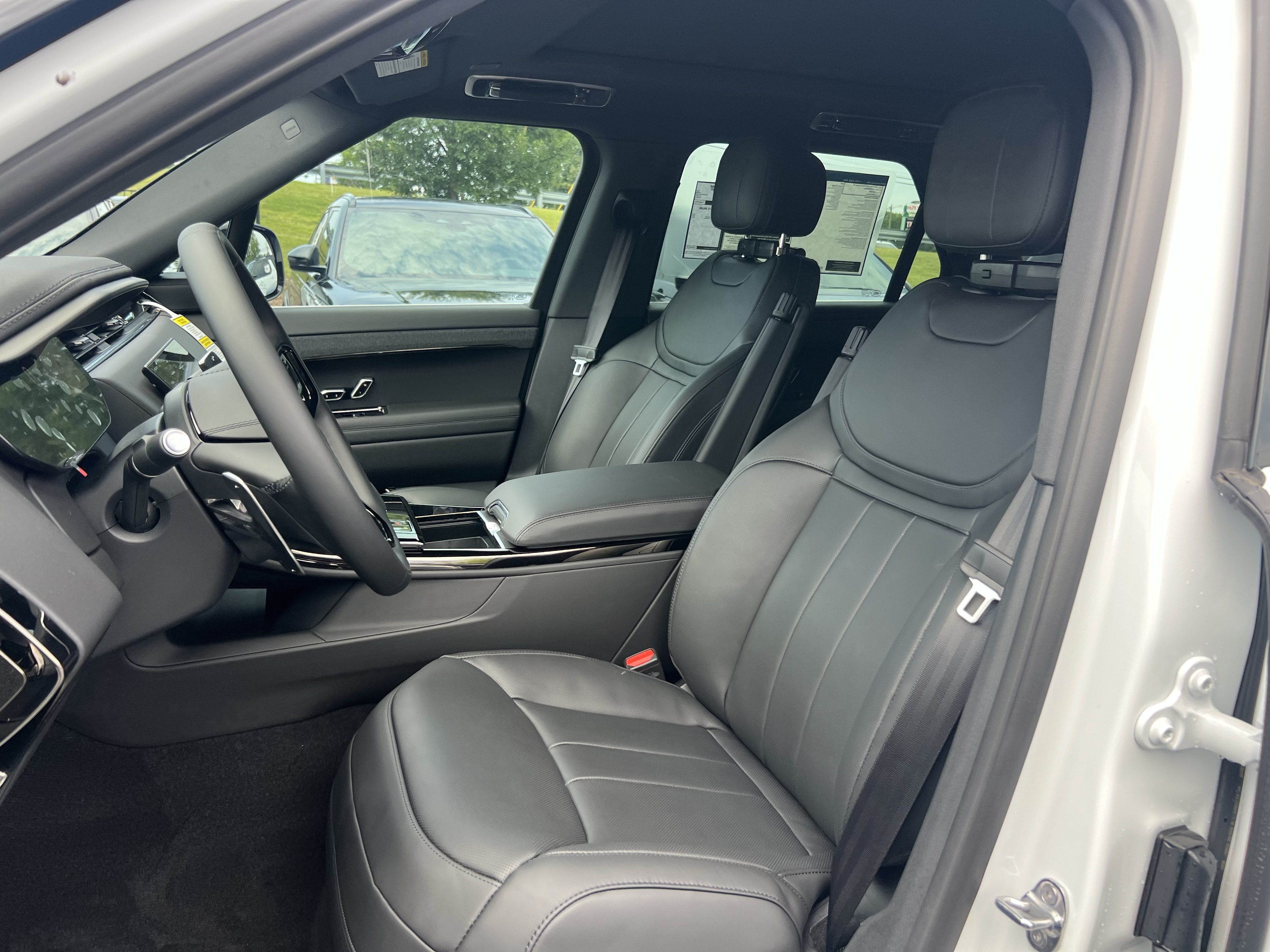 New 2026 Land Rover Range Rover Sport Dynamic SE AWD/4WD image 16
