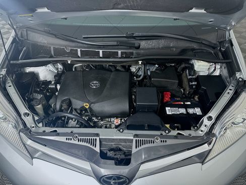 Used 2020 Toyota Sienna XLE Premium FWD image 35