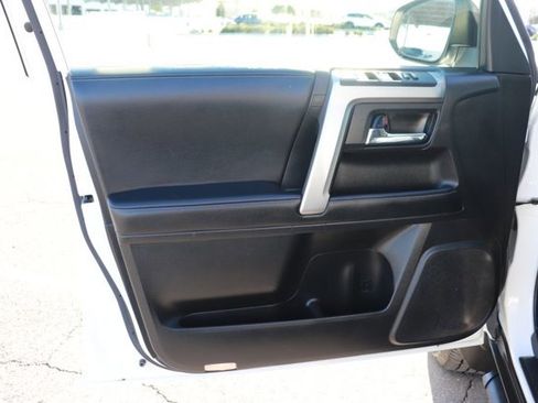 Used 2022 Toyota 4Runner SR5 Premium image 8