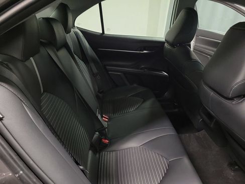 Used 2018 Toyota Camry SE w/ Moonroof Package FWD image 20