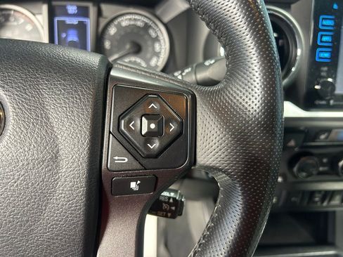 Used 2017 Toyota Tacoma TRD Off-Road AWD/4WD image 20