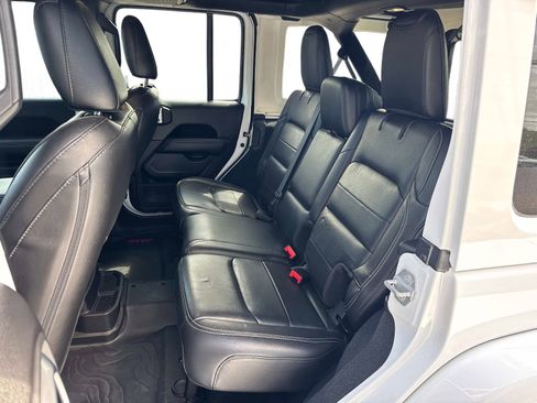 Used 2019 Jeep Wrangler Unlimited Sahara image 13